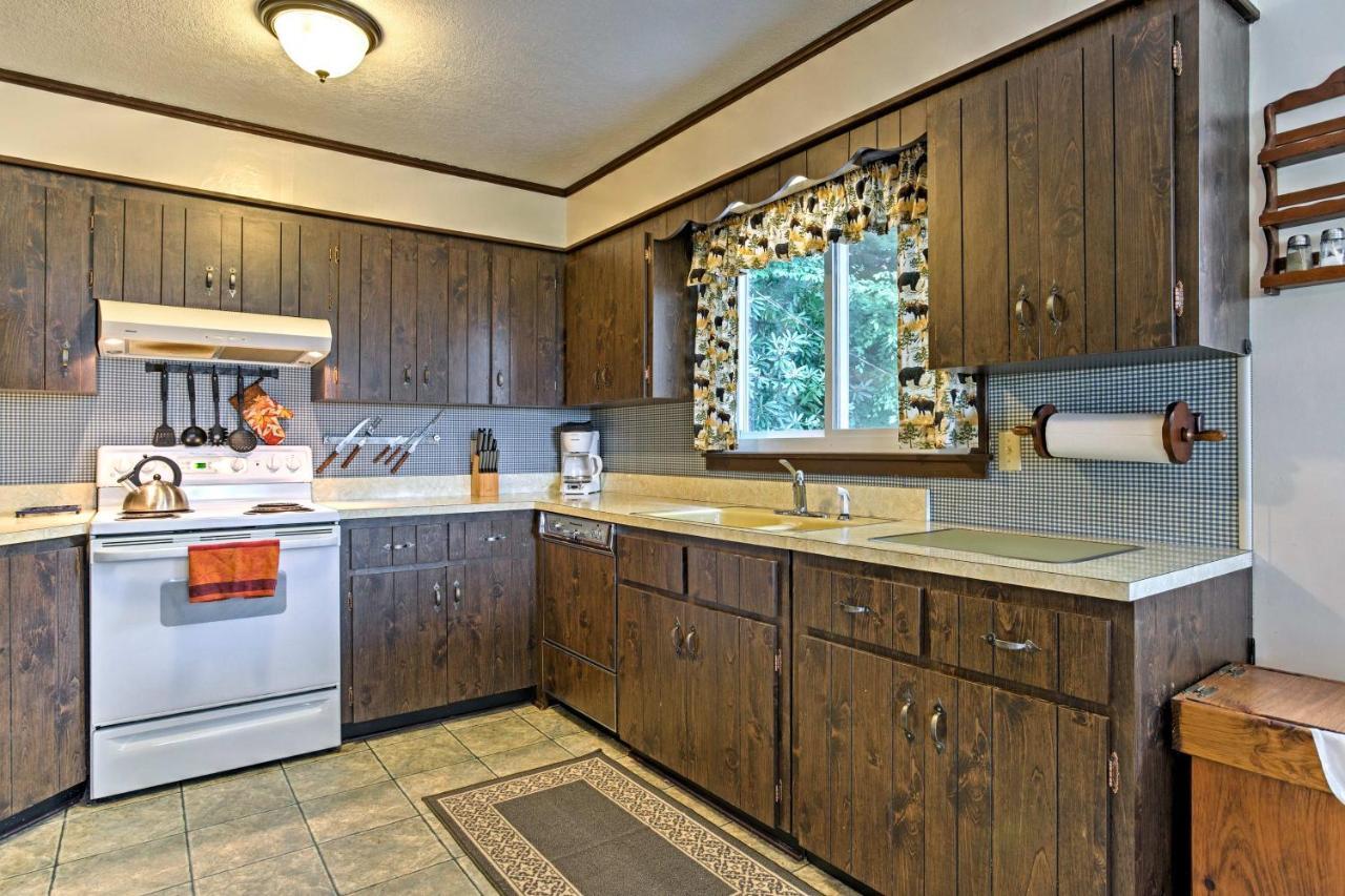 Secluded Mountain Home With Stunning Views And Deck! Bryson City Eksteriør billede