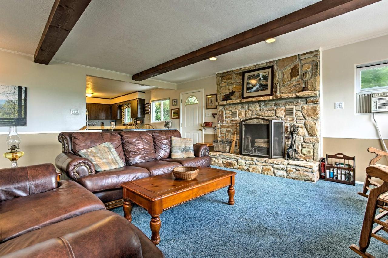 Secluded Mountain Home With Stunning Views And Deck! Bryson City Eksteriør billede