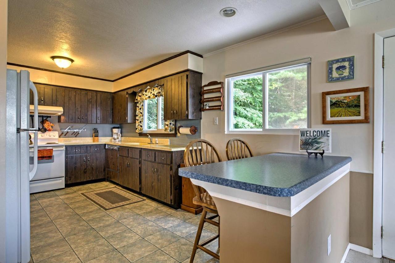 Secluded Mountain Home With Stunning Views And Deck! Bryson City Eksteriør billede